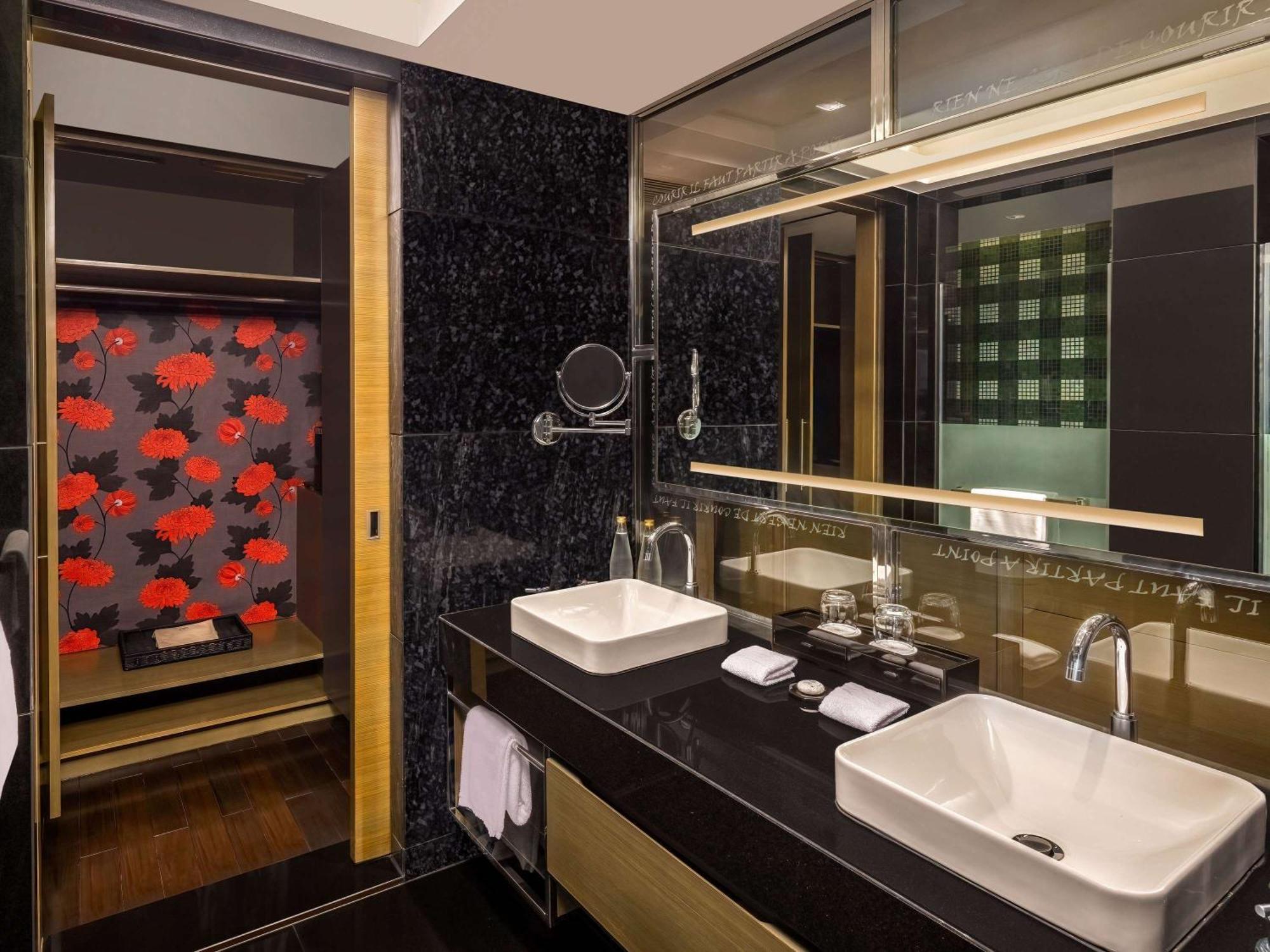 Sofitel Saigon Plaza